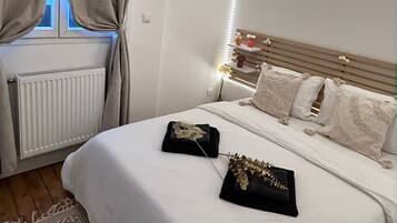 Blackout curtains, free WiFi