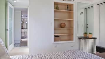 1 bedroom, desk, iron/ironing board, free WiFi