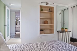 1 室のベッドルーム、デスク、アイロン / アイロン台、WiFi (無料)