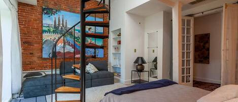 4 bedrooms, desk, iron/ironing board, travel cot