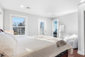 Room - Convenient 3-bedroom stay for families or groups of 5-6 near Newark (Roselle)