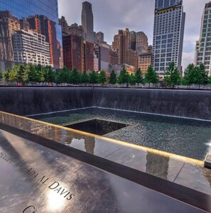 Pool - Convenient 3-bedroom stay for families or groups of 5-6 near Newark (Roselle)