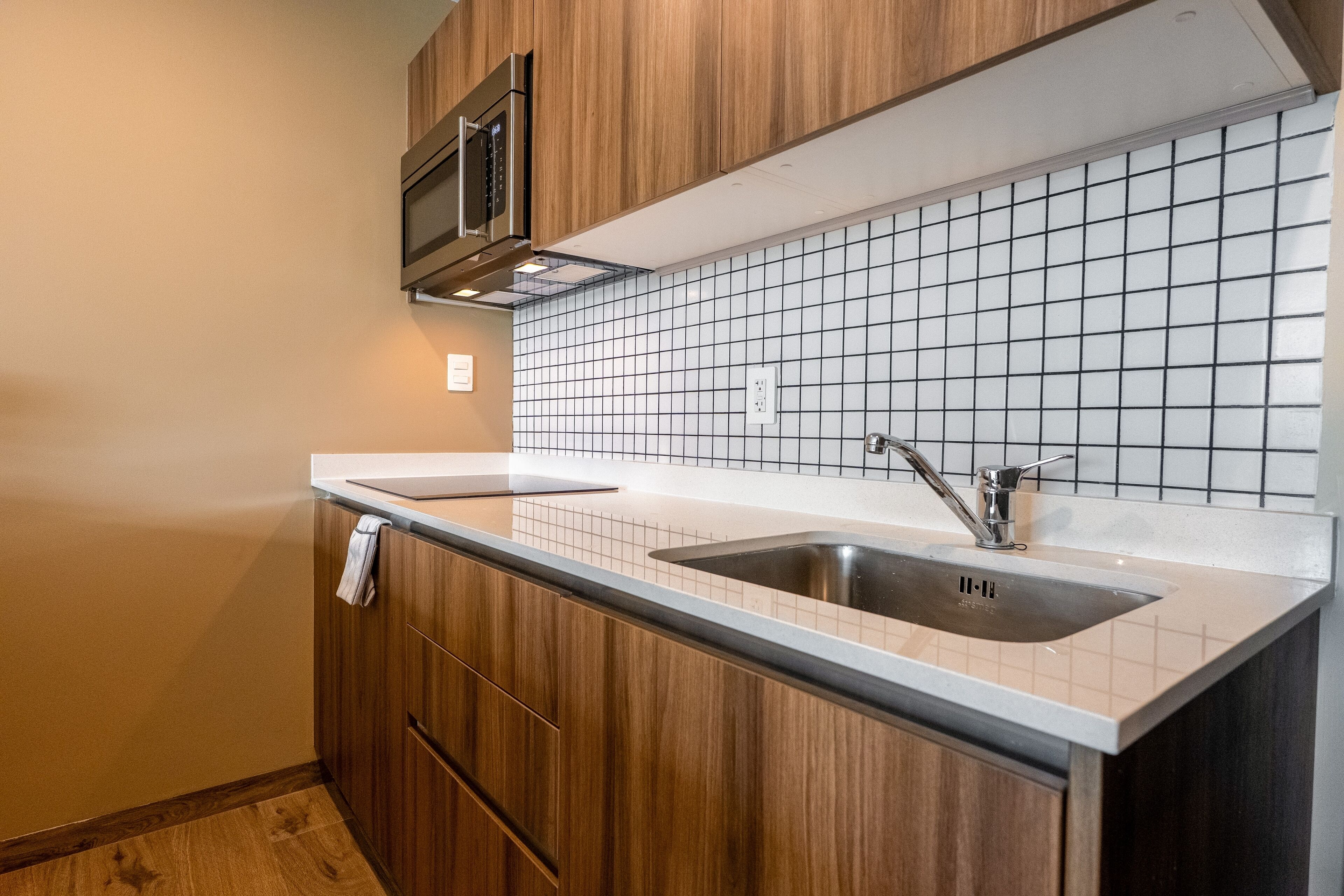 Refrigerador, microondas, horno, placa de cocina