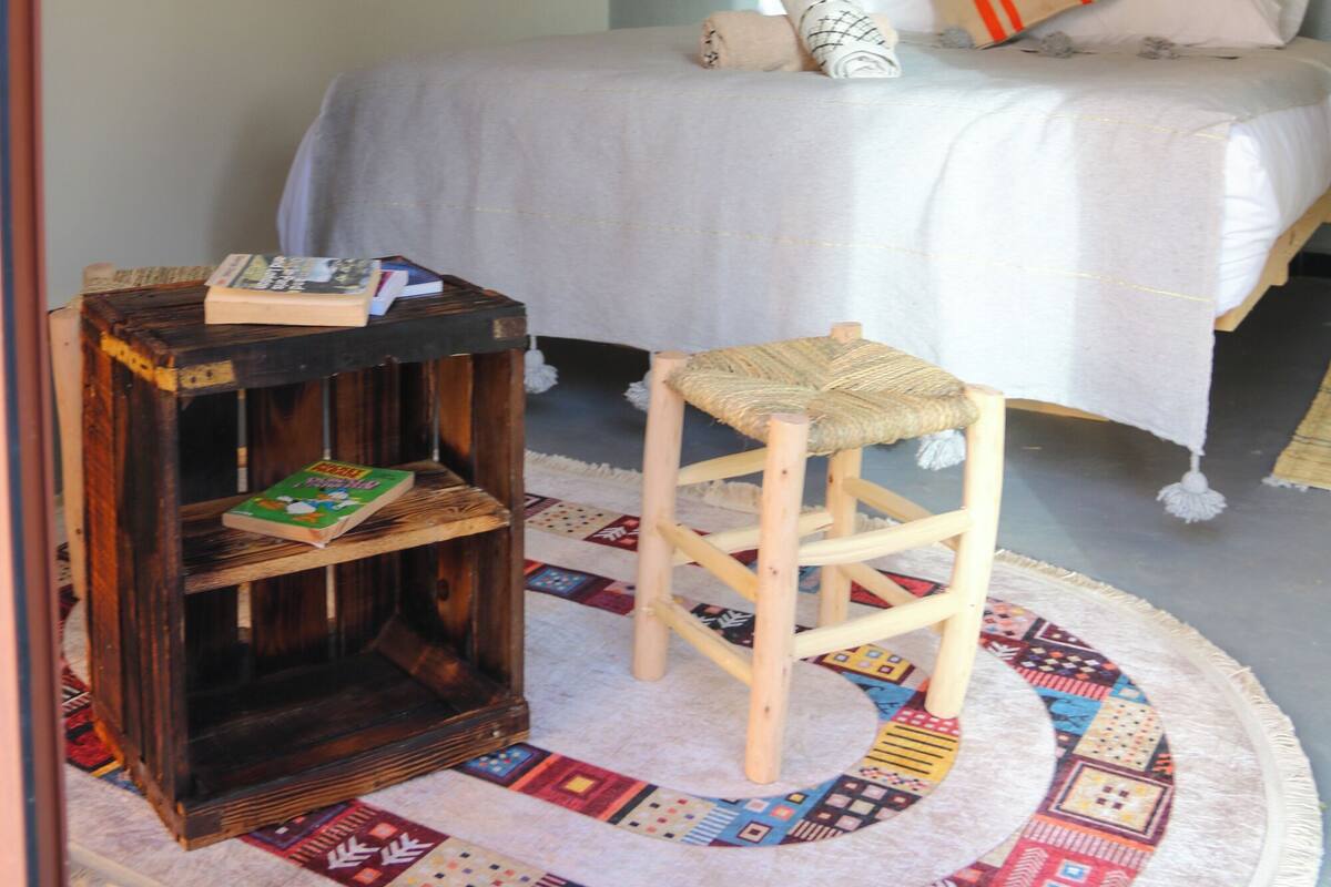 Habitación Confort doble, vistas a la piscina | Sábanas de algodón egipcio y ropa de cama de alta calidad