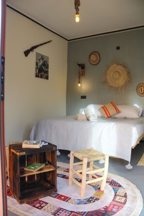 ห้องคอมฟอร์ทดับเบิล, วิวสระว่ายน้ำ | ผ้าปูที่นอนฝ้ายอียิปต์, เครื่องนอนระดับพรีเมียม, เตียงเมมโมรีโฟม