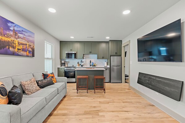 Interior - Modern New Build Near Broadway, Germantown & The Gulch Free Parking (Nashville)