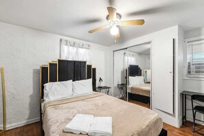2 Schlafzimmer, Schreibtisch, Bügeleisen/Bügelbrett, WLAN