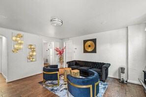 Interior - Affordable Lux Stay10min to DC&Clean,sleep6 (Takoma Park)