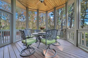Outdoor dining - Luxurious, Distinctive yet Captivating architectural Design (Lake Toxaway)