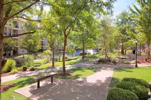 المنطقة المحيطة بالمنشأة