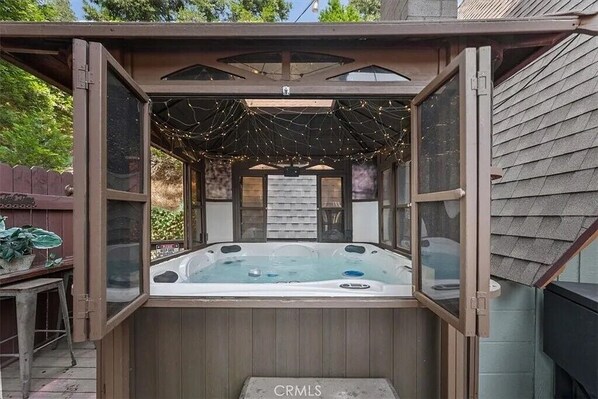 مغطس سبا خارجي