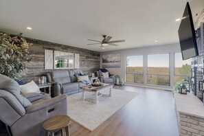 Smart TV, fireplace, video games, table tennis