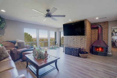 Adventure Awaits! Family-Friendly 3BR/2BA Near Hiking & Historic Prescott