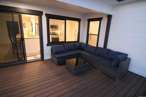 Smart TV, fireplace, stereo