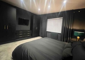 2 chambres, fer et planche à repasser, Wi-Fi, draps fournis