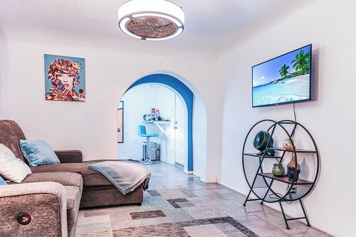 Studio 420♨ Fast Wifi! ☞Minutes from Downtown