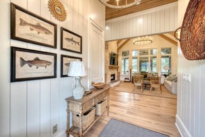 Interior -  Cypress and Magnolia 4-bedroom cabin in Suches GA with hot tub and firepit (Suches GA)