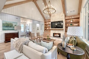 Smart TV, chimenea y tenis de mesa