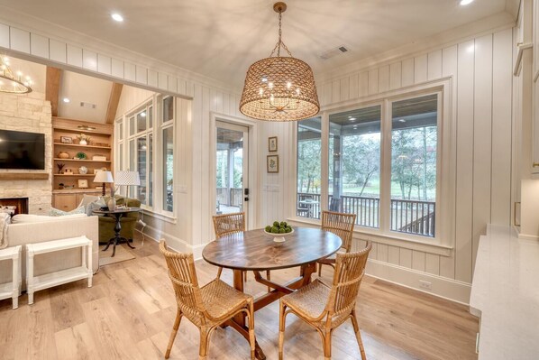 Interior -  Cypress and Magnolia 4-bedroom cabin in Suches GA with hot tub and firepit (Suches GA)