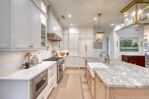 Fridge, microwave, oven, stovetop -  Cypress and Magnolia 4-bedroom cabin in Suches GA with hot tub and firepit (Suches GA)