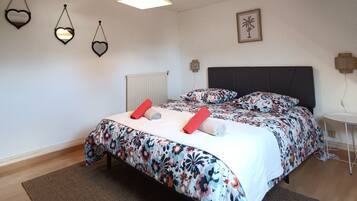 4 Schlafzimmer, BĂŒgeleisen/BĂŒgelbrett, Internetzugang, BettwĂ€sche