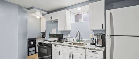 雪櫃、焗爐、爐具、洗碗機