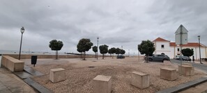 المنطقة المحيطة بالمنشأة