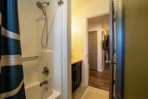 Hair dryer, towels, soap, shampoo - Stylish Durham Retreat • 3BR, Private Backyard • Near NCCU, Duke & Downtown (Durham)