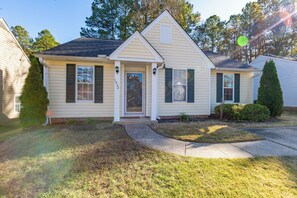 Exterior - Stylish Durham Retreat • 3BR, Private Backyard • Near NCCU, Duke & Downtown (Durham)