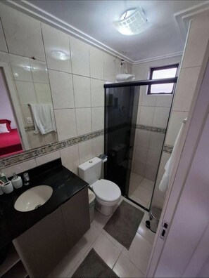Shower, towels, soap, toilet paper - Apartment for COP30 in the center of Belém City. (BELEM)