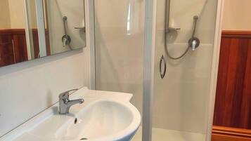 Hårtork och handdukar