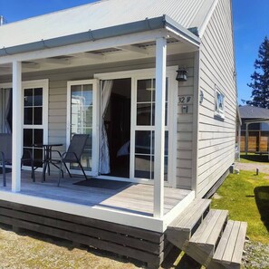 Exterior detail - Huka Villas-Apartment-Lake Taupo -couples hideaway or solo retreat (Taupō)