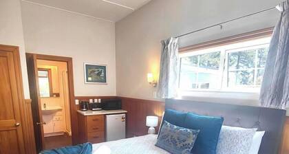 Huka Villas-Apartment-Lake Taupo -couples hideaway or solo retreat