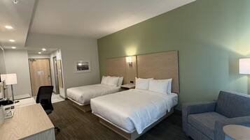 Standardzimmer, 2 Queen-Betten, Nichtraucher | Allergikerbettwaren, Schreibtisch, Verdunkelungsvorhänge