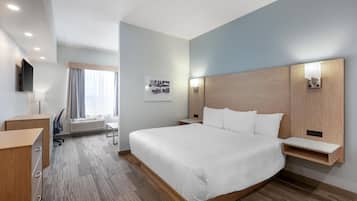 Habitación estándar, 1 cama de matrimonio grande, no fumadores, cocina básica | Ropa de cama hipoalergénica, escritorio, cortinas opacas