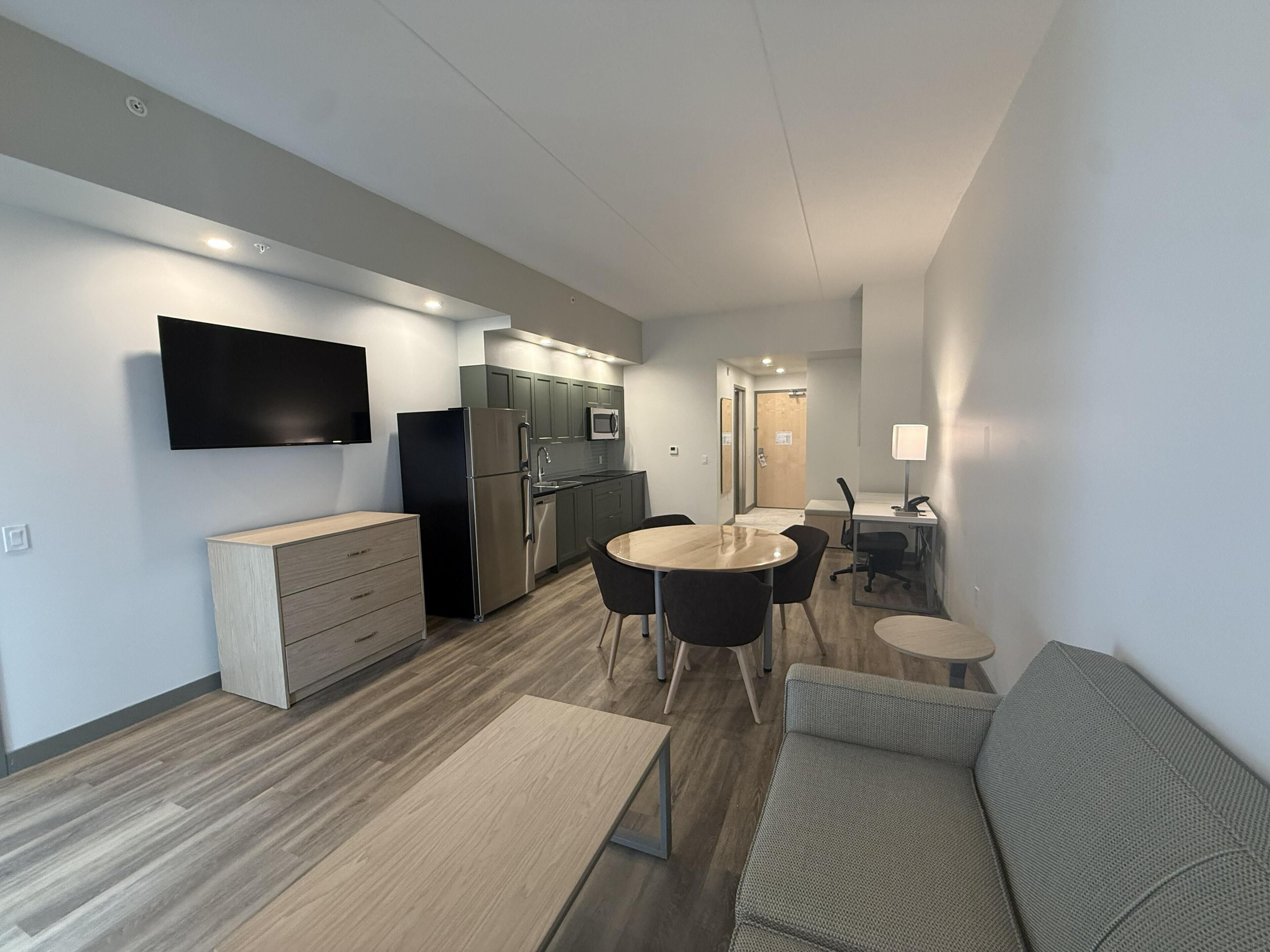 Suite, 1 très grand lit, non-fumeur, cuisine (with Sofabed, Full Kitchen) | Literie hypoallergénique, bureau, rideaux d’obscurcissement