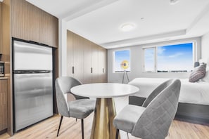 Room - Skye Hotel & Residences, BW Signature Collection (Etobicoke)
