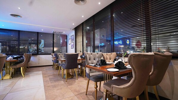 Restaurant - Best Western Plus Grand Hotel Multan (Multan)