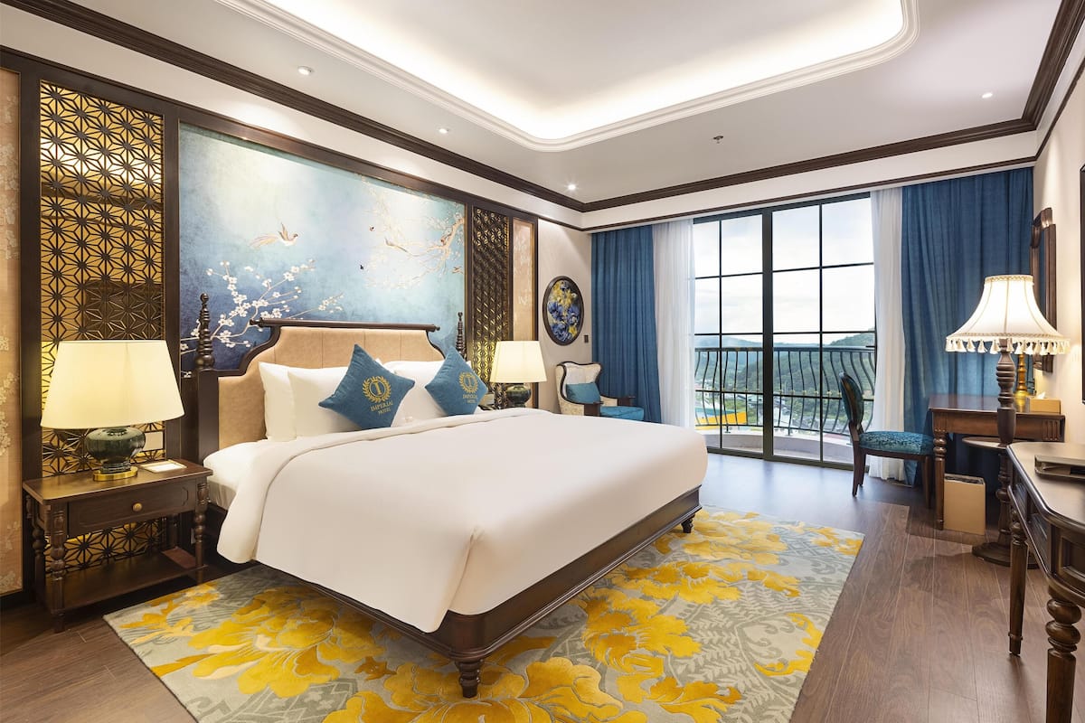 Executive Room, 1 Queen Bed, Non Smoking, Balcony