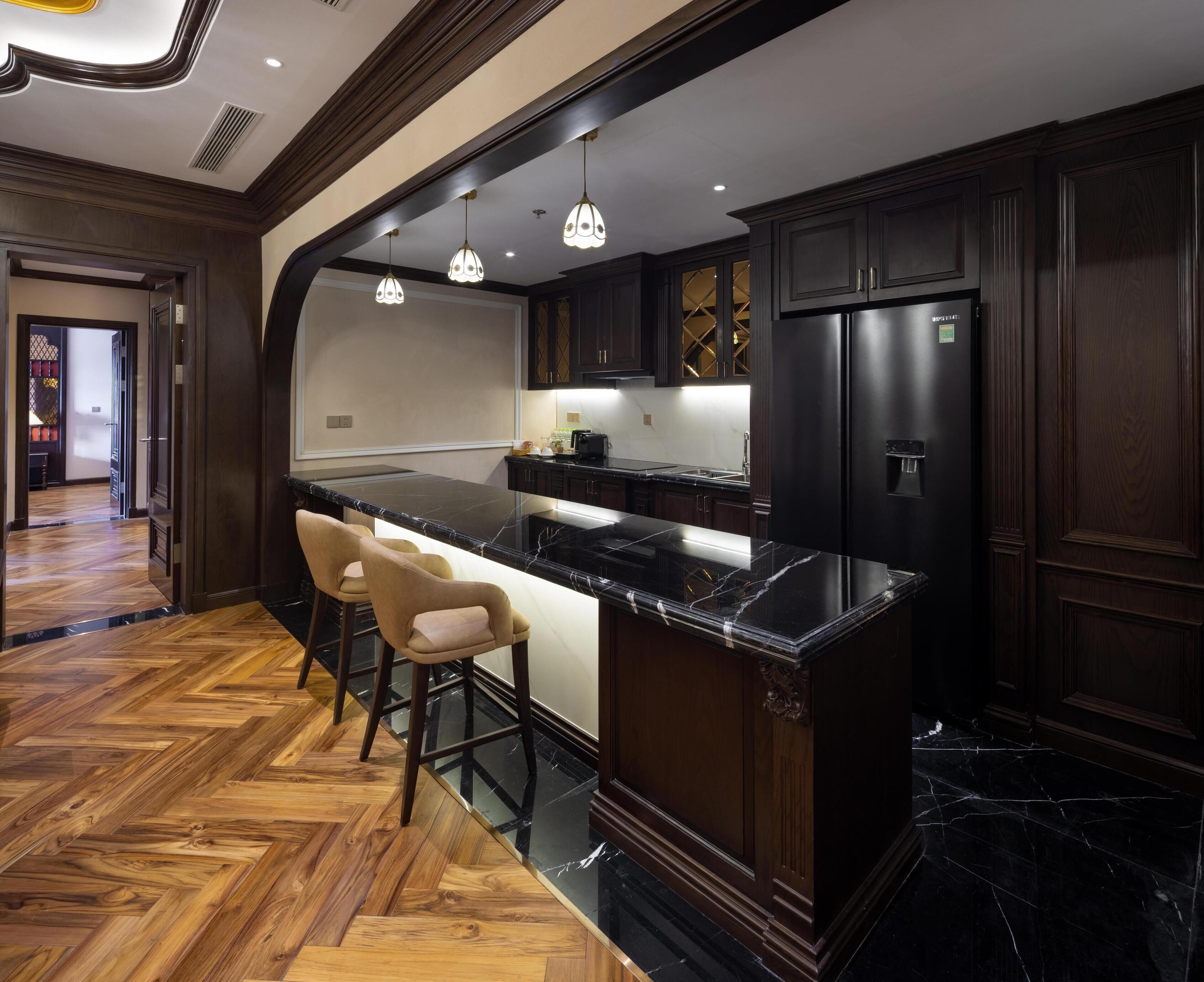 Standard Room, 1 Queen Bed, Non Smoking, Balcony (Presidential)