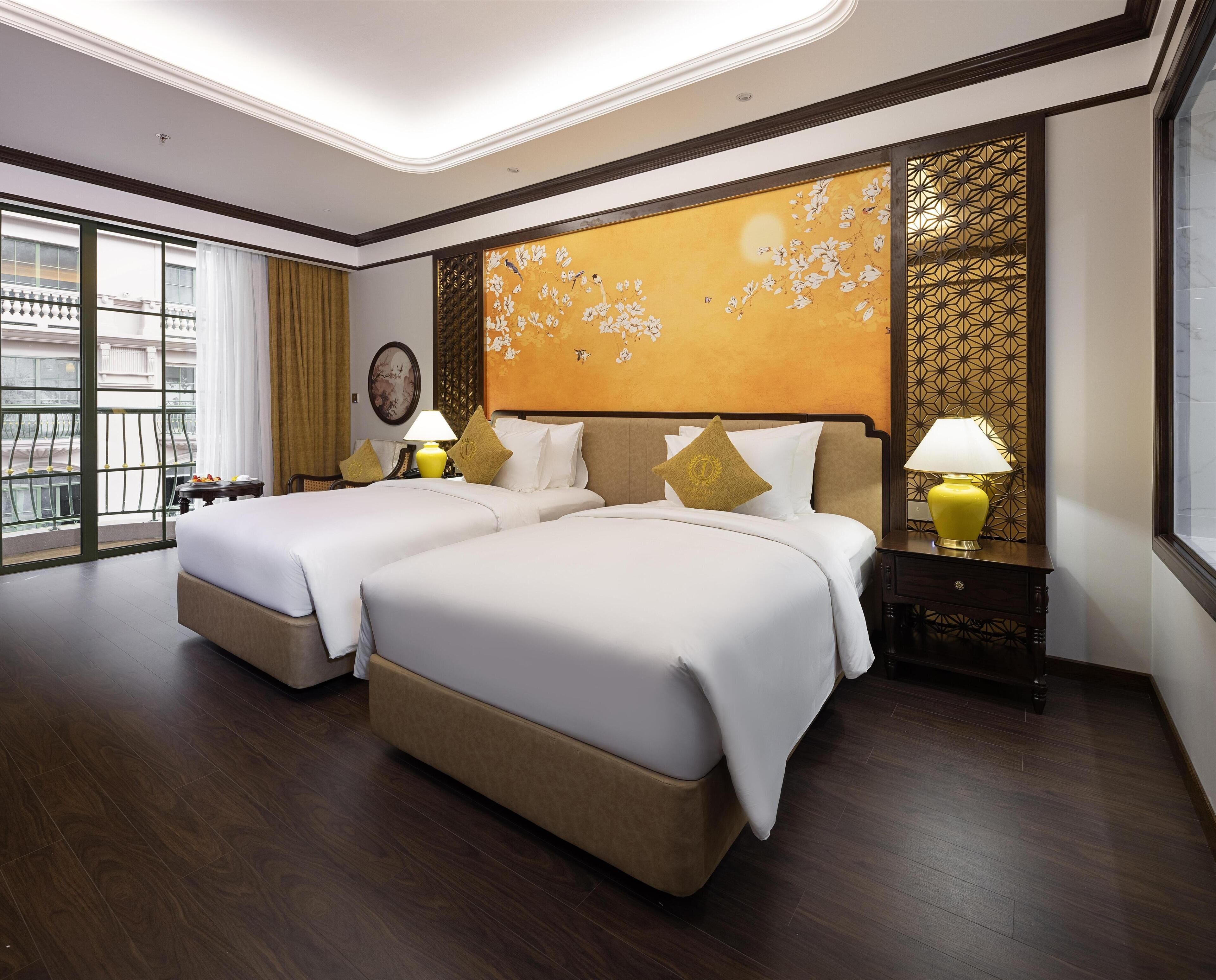 Premier Room, 2 Twin Beds, Non Smoking, Balcony | Iron/ironing board