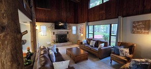Smart TV, fireplace, books - Rainbow River! Kayaks/Tubing/Sauna Sleeps 12 
Triple R Retreat Rest-Relax-Repeat (Dunnellon)