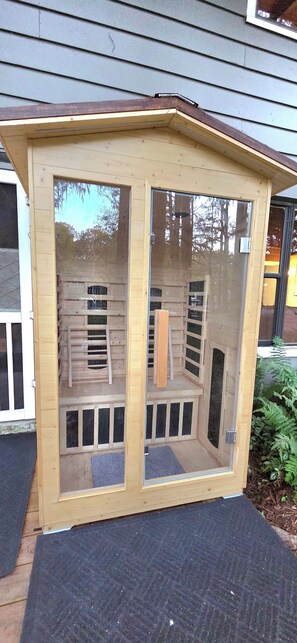 Sauna - Rainbow River! Kayaks/Tubing/Sauna Sleeps 12 
Triple R Retreat Rest-Relax-Repeat (Dunnellon)