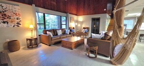 Smart TV, fireplace, books - Rainbow River! Kayaks/Tubing/Sauna Sleeps 12 
Triple R Retreat Rest-Relax-Repeat (Dunnellon)