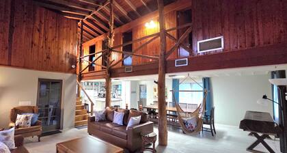 Rainbow River! Kayaks/Tubing/Sauna Sleeps 12
Triple R Retreat Rest-Relax-Repeat