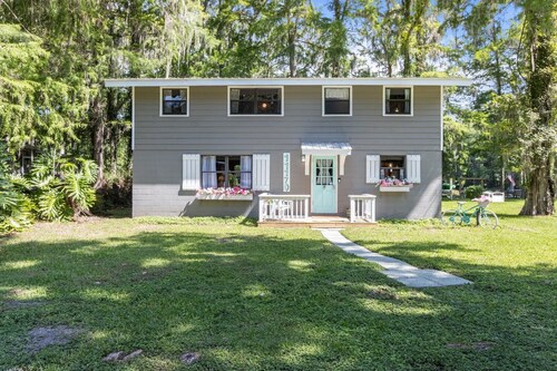 Rainbow River! Kayaks/Tubing/Sauna Sleeps 12 
Triple R Retreat Rest-Relax-Repeat