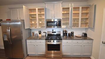 House, 3 Bedrooms, Patio | Interior