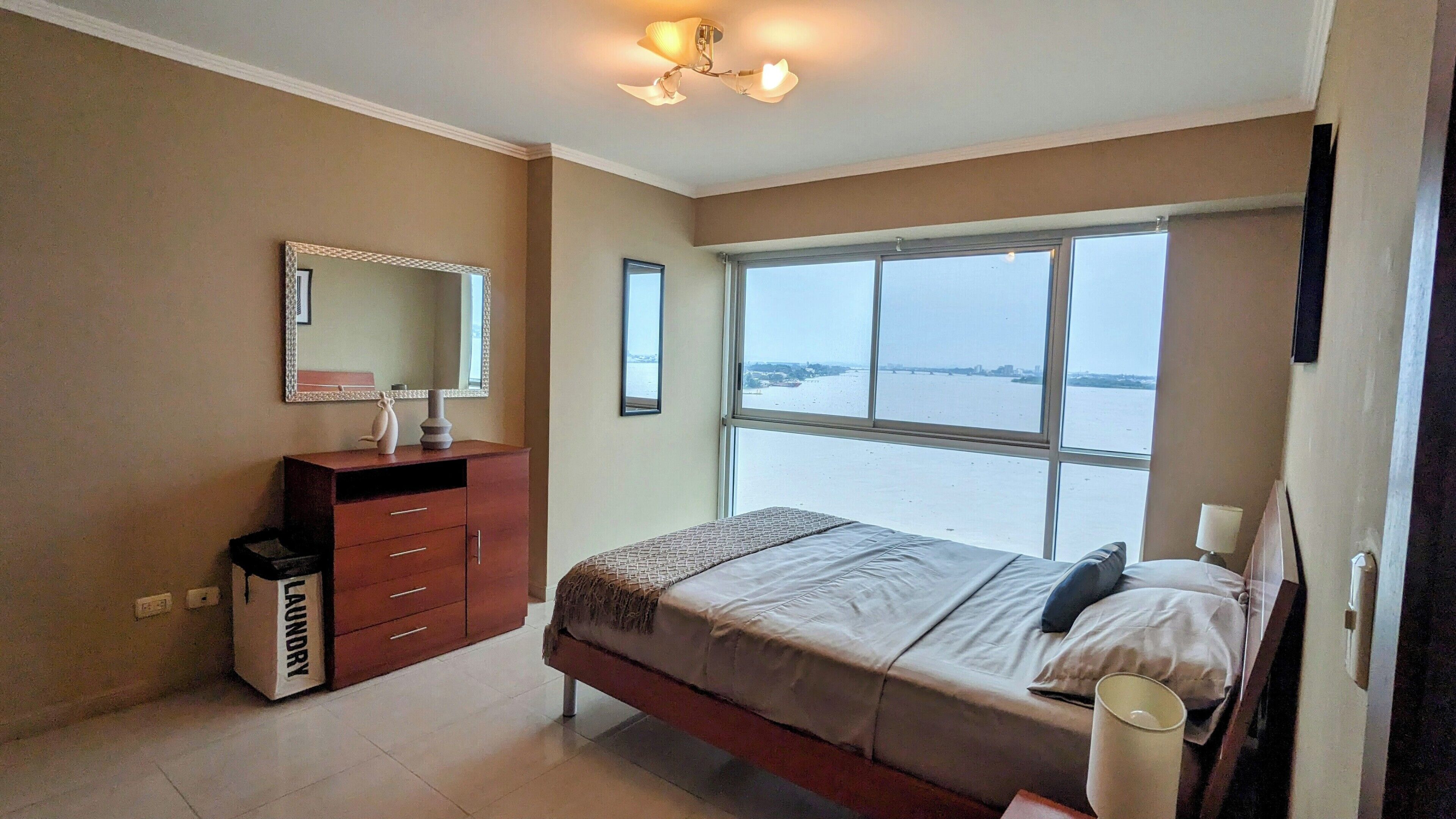 Fer et planche à repasser, Wi-Fi, draps fournis