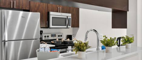 Mikrowelle, Ofen, Herdplatte, Geschirrspüler