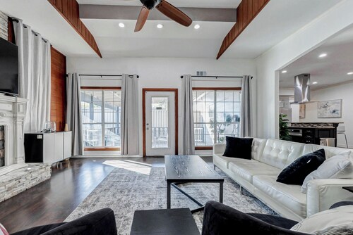 Spacious Houston Retreat, 17 Mins to Downtown, Perfect for Groups & Celebrations
